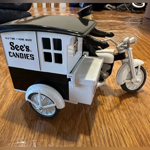 Vintage See's Candies Motorcycle Delivery Truck With Sidecar and Driver Diecast - Picture 7 of 11